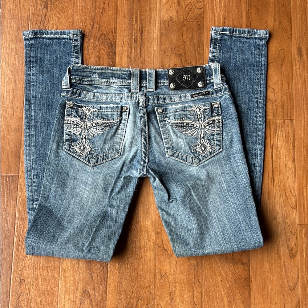 Women’s Miss Me size 25 Blue Embroidered and slightly distressed Jeans